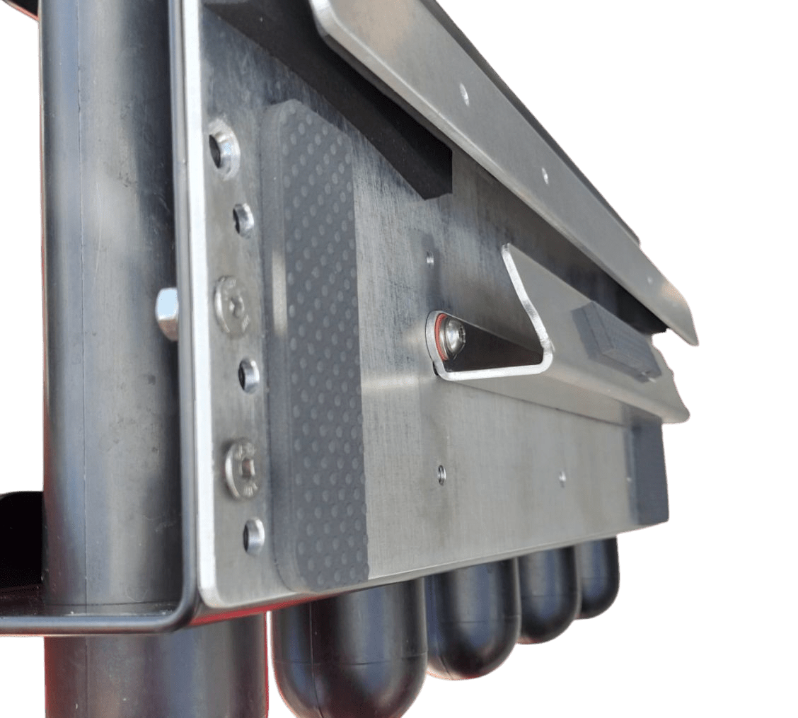 The SLR Silverback Low rider backframe with Angles bracket fitted is floating and can be adjusted
