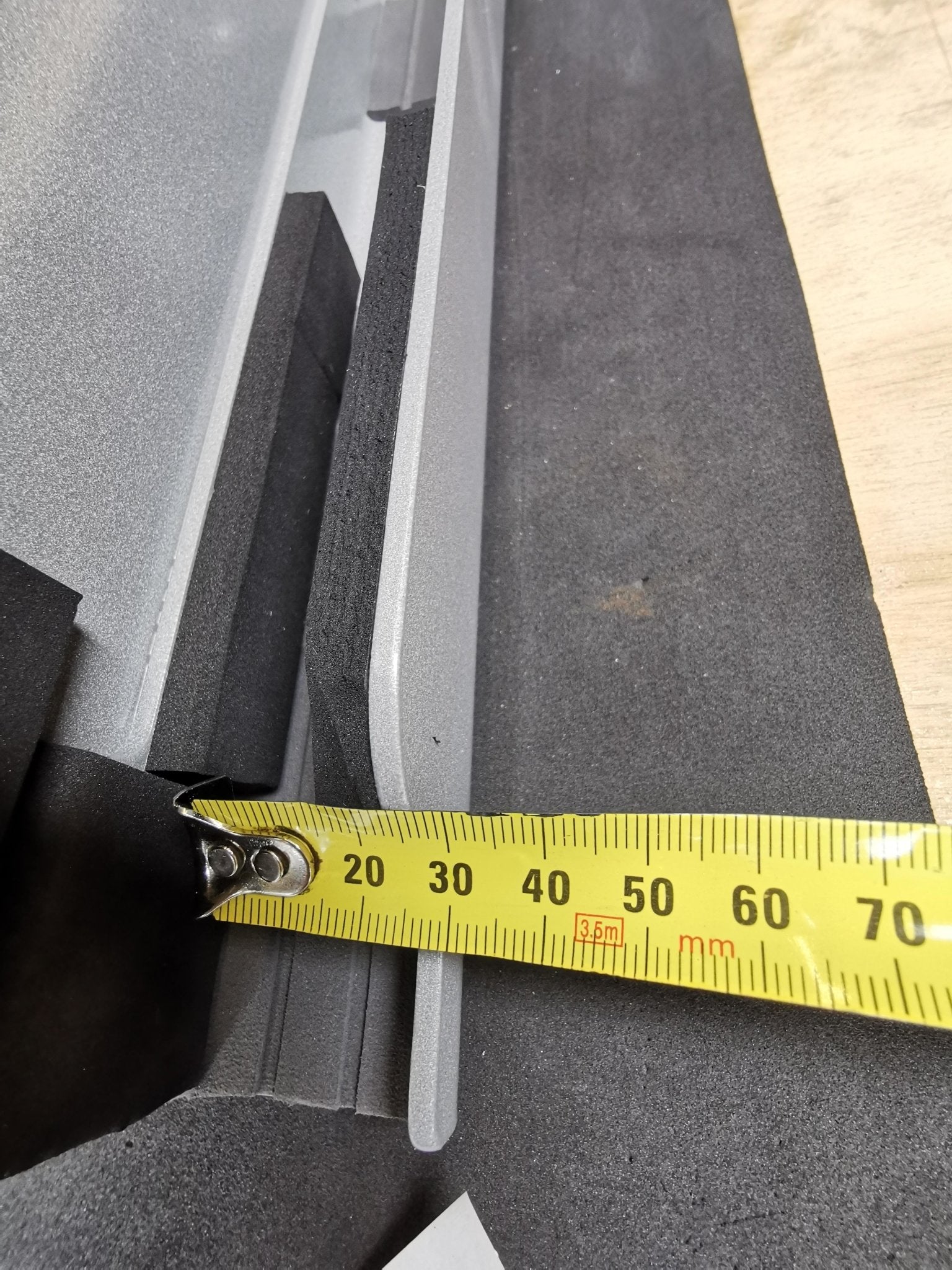 3 Rod Rack, only 400mm long, will fit both Hybrid and SLR backfames for full versatility, set up with 16mm pocket gap