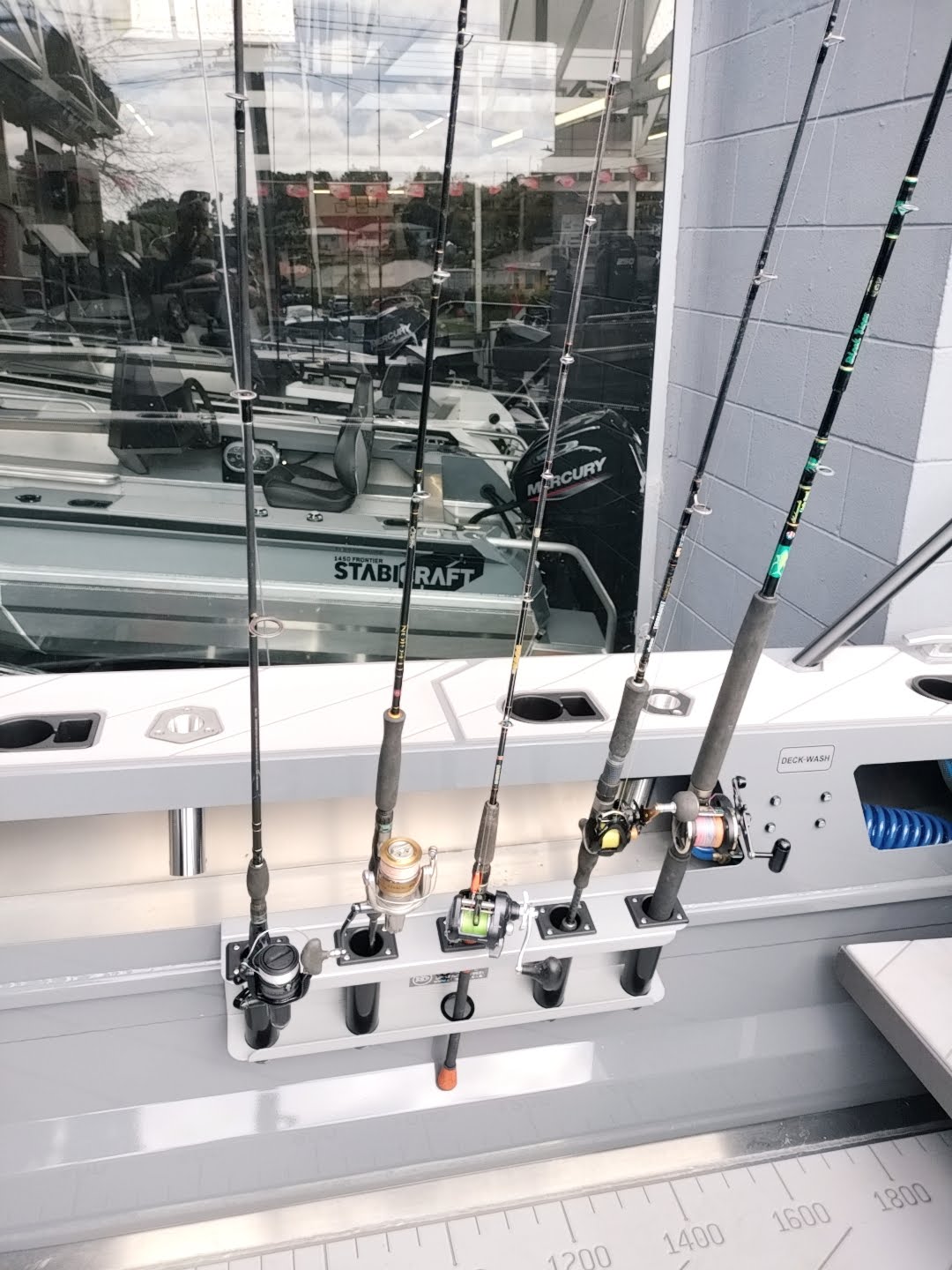 5 long  XL 695mm long with 150mm centres for larger reels in a stabicraft 2350